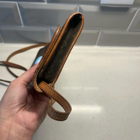 Authentic Louis Vuitton twin pouchette GM - Picture 5 of 11